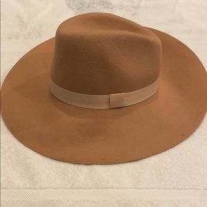 Wide brimmed Wallaroo Hat